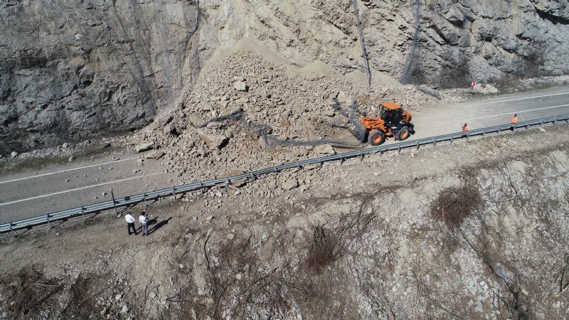 Karayolu ulaşıma kapandı!  - 4