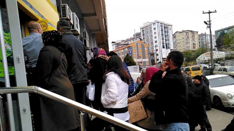 PTT önünde yoğun kalabalık - 5