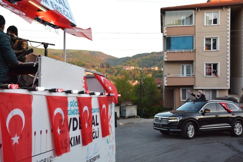 Başkan Posbıyık mahallelerde bayram kutladı - 4