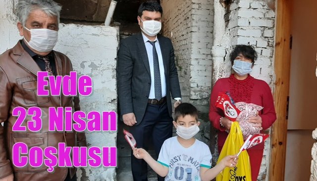 Evde 23 Nisan Coşkusu