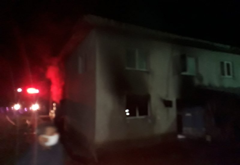 Evin alt katındaki keresteler tutuşunca.... - 1