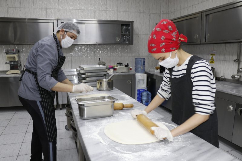 Öğretmenlerden sağlıkçılara maske ve yemek desteği - 5