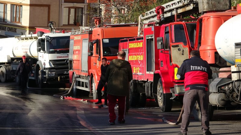 Yangın 2 daire kullanılamaz hale geldi - 2