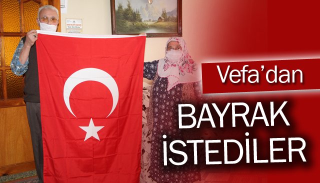 Yaşlı çift Vefa Sosyal Destek Grubu´ndan Türk Bayrağı istedi