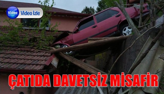  Yoldan çıkıp evin çatısına uçtu…