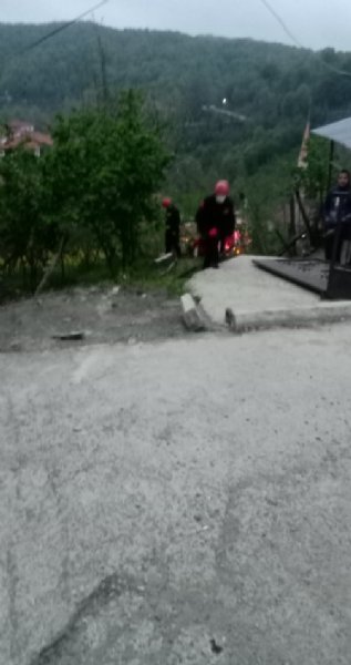 Yoldan çıkıp evin çatısına uçtu… - 8
