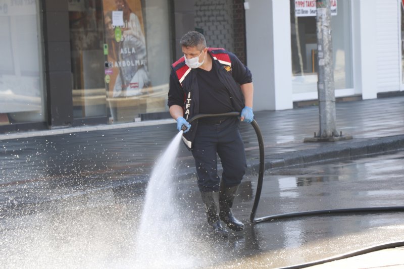 Zonguldak´ta sokaklar boş kaldı, ekipler temizliğe başladı - 1