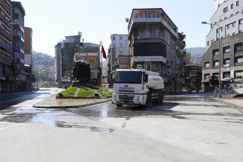 Zonguldak´ta sokaklar boş kaldı, ekipler temizliğe başladı - 2