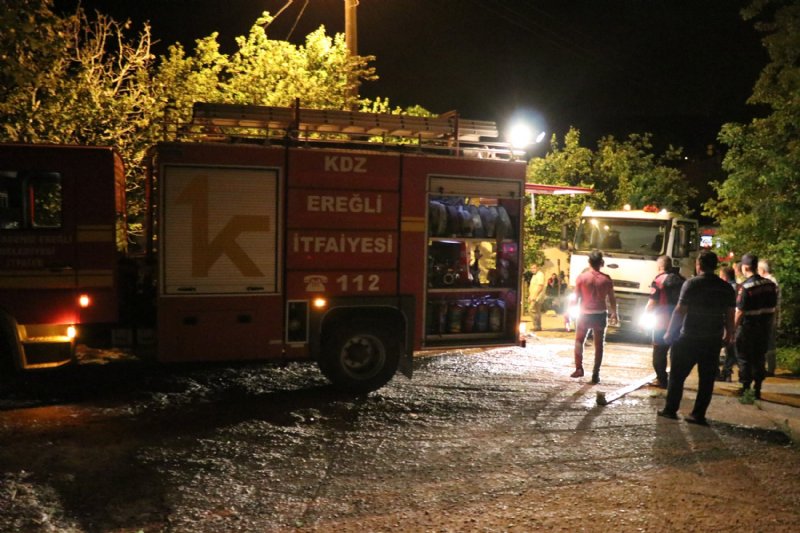 KANDİLLİ’DE YANGIN... 9 kişilik aile bayram öncesi evsiz kaldı  - 1