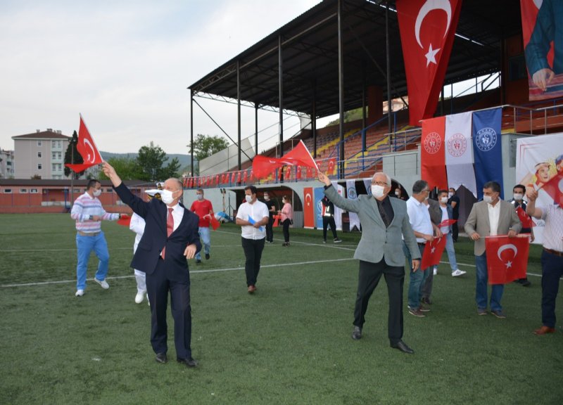 Protokol stadyumda, vatandaşlar balkonlarda kutladı - 1