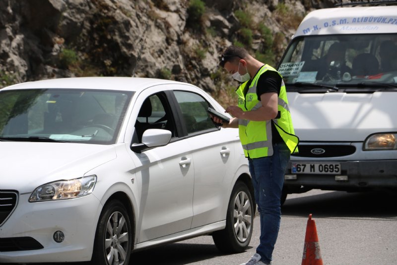 Zonguldak´a giriş çıkışlarda uzun kuyruklar oluştu - 1