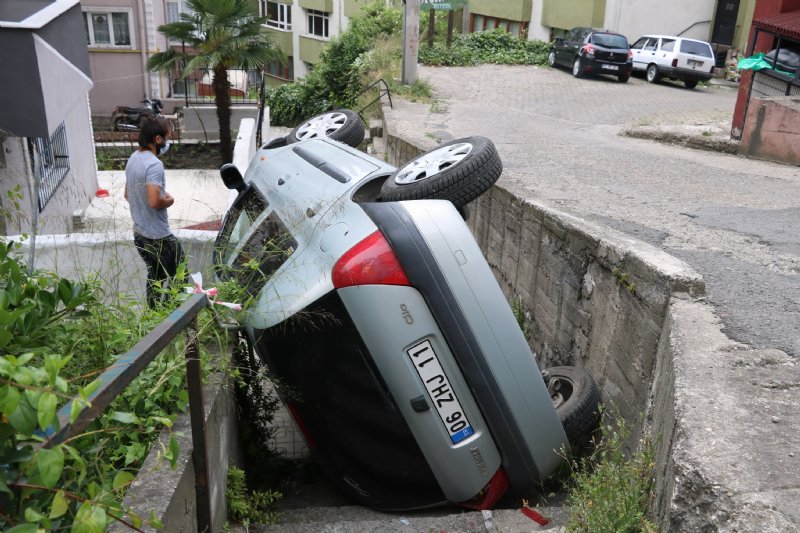 Anne ve oğlu saniyelerle ölümden döndü - 4