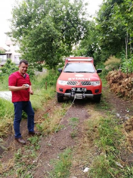 Çamura saplandı, itfaiye kurtardı... - 1