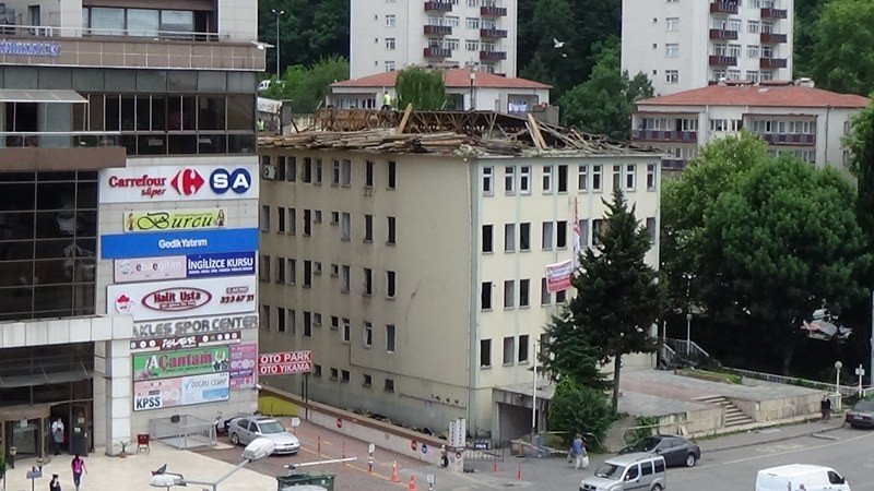 EMNİYET BİNASININ SÖKÜMÜ BAŞLADI - 1