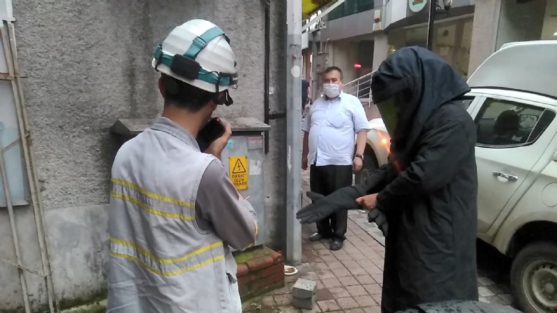 Esnaf yavru kedi için seferber oldu… Kurtarılana kadar 3 gün beslediler… - 3