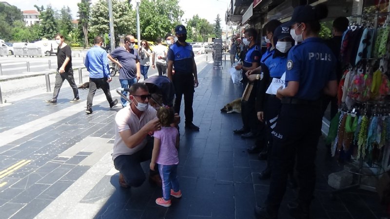 Polisi gören maskesini taktı! - 3