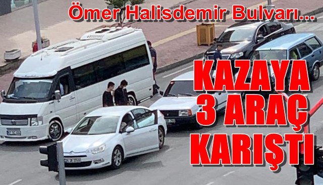 Üç araç kaza yaptı… Trafik tıkandı…