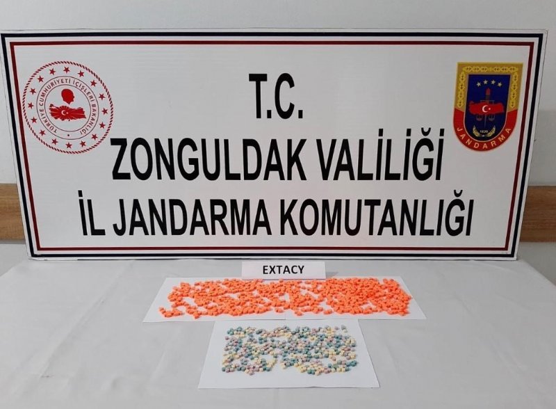 Uyuşturucu satacaklardı; yakalandılar - 1