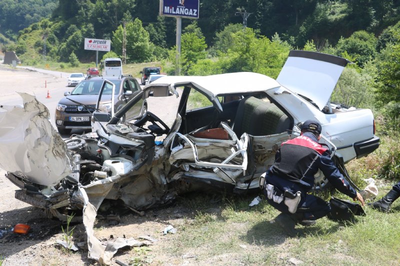  Zonguldak -Ankara karayolunda iki araç çarpıştı: 1 ölü, 4 yaralı - 3