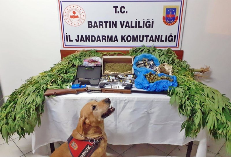 Baba ve oğlu gözaltına alındı - 1