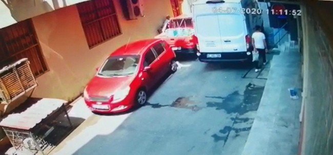 Mağaza çalışanının çantasını çaldı, para bulamayınca çöpe attı - 3