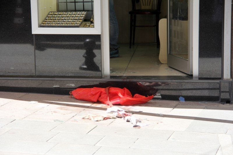 Kendisine direnen iş yeri sahibini vurdu! - 3