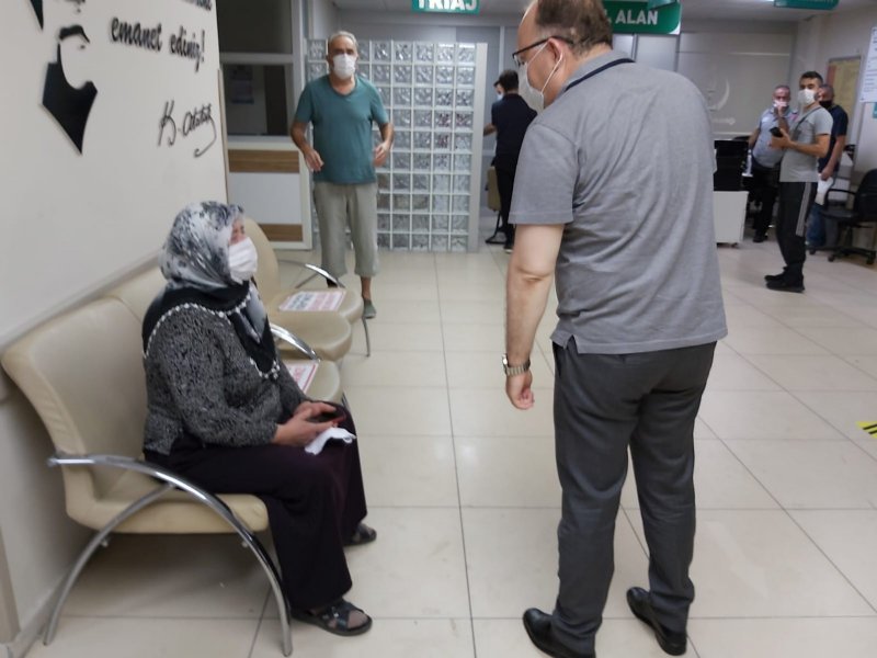 Vali, tebdili kıyafetle hastaneleri denetledi - 2