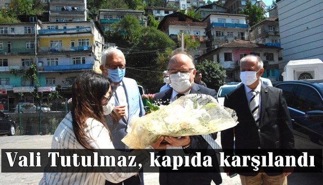 Vali Tutulmaz, kapıda karşılandı