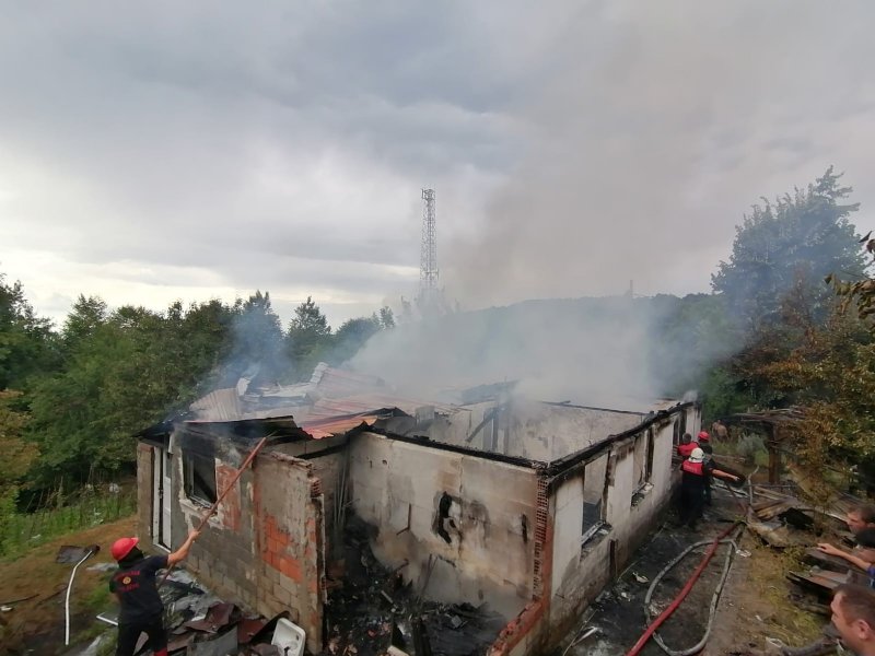 Zonguldak´ta çıkan yangın bir evi kül etti - 1