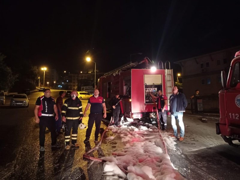 ALAPLI’DA ÇIKAN YANGINDA 2 KİŞİ DUMANDAN ETKİLENDİ - 3