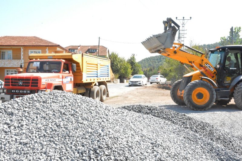 Asfalt, İstinat Duvarı, Kilit Parke… Hamzafakılı gelişiyor! - 8