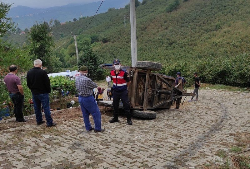 Fındık işçilerini taşıyan traktör devrildi - 3