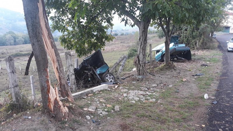 Hurdaya dönen araçtan sağ çıktı - 4