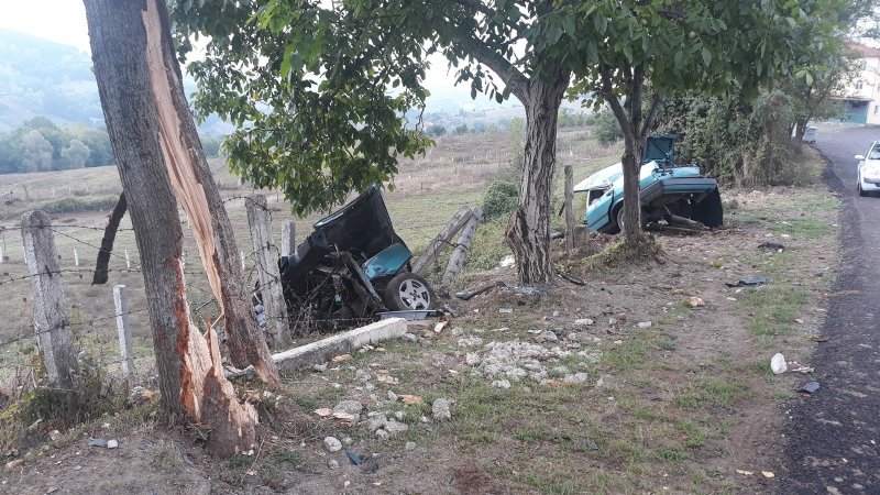 Hurdaya dönen araçtan sağ çıktı - 6