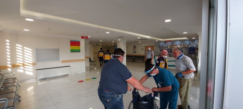 Tarım aracı devrildi: 2 yaralı - 3