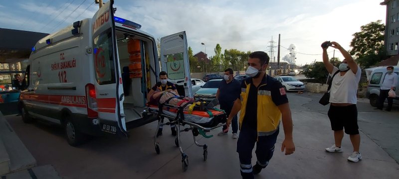 Tarım aracı devrildi: 2 yaralı - 7