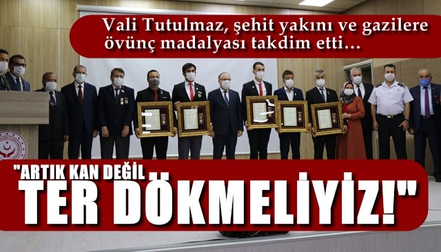 Vali Tutulmaz, şehit yakını ve gazilere övünç madalyası takdim etti…
