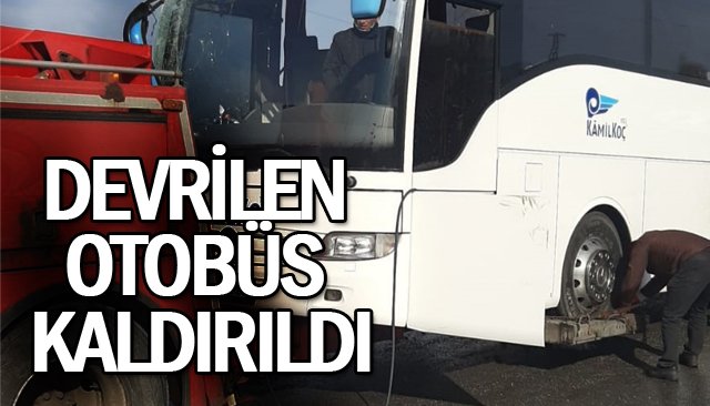 DEVRİLEN OTOBÜS KALDIRILDI