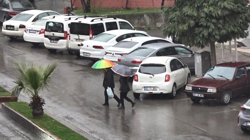 EREĞLİ´DE YAĞMUR VE RÜZGAR ETKİLİ OLDU - 1