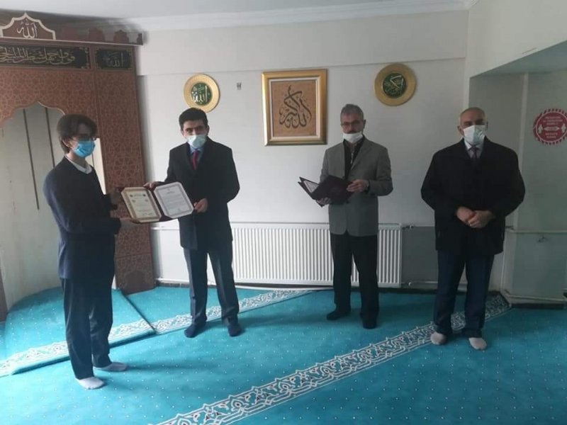 ÖĞRENCİLERE HAFIZLIK BELGELERİ VERİLDİ - 1
