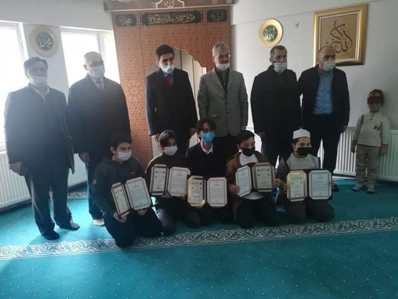 ÖĞRENCİLERE HAFIZLIK BELGELERİ VERİLDİ - 3
