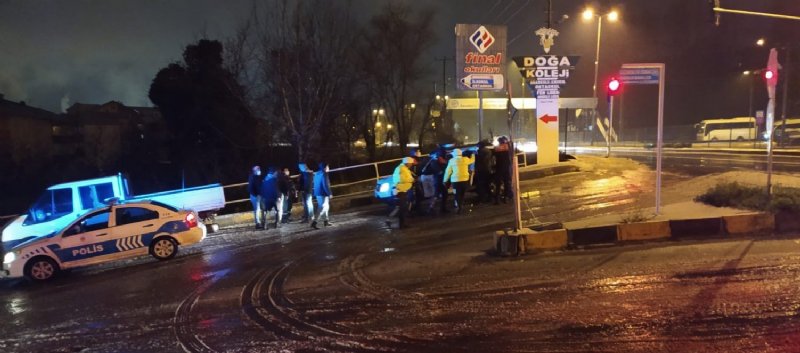 Polisin dur ihtarına uymadı kaza yaptı  - 2