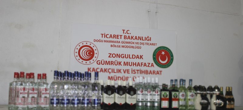 YABANCI BAYRAKLI GEMİDE KAÇAK İÇKİ - 1