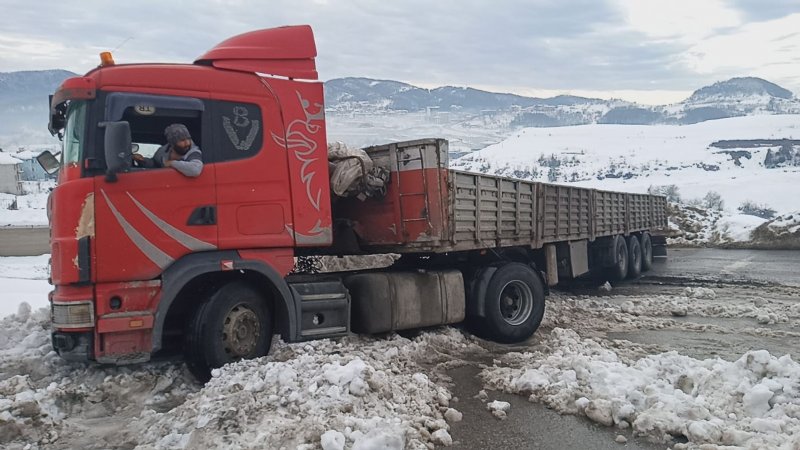 YOLDA KALAN TIR, HASTANE YOLUNU KAPATTI - 5