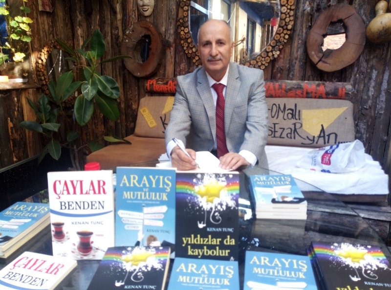 4 yazar, kitaplarını imzaladı - 7