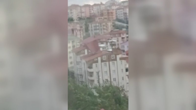 ALAPLI´DA FIRTINA ÇATILARI UÇURDU - 1