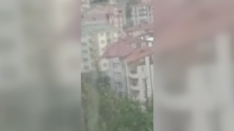 ALAPLI´DA FIRTINA ÇATILARI UÇURDU - 2