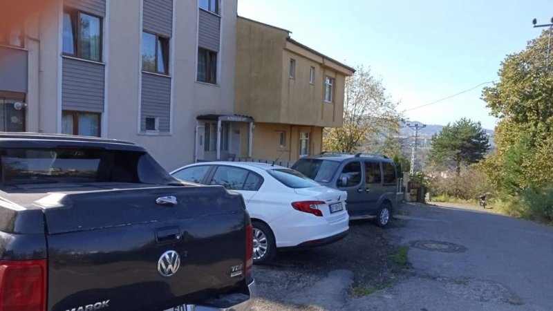 Baz istasyonu kurulmaması için kepçenin önünü kestiler - 5