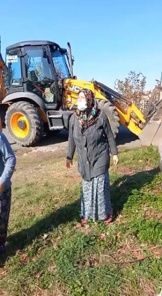 Baz istasyonu kurulmaması için kepçenin önünü kestiler - 1