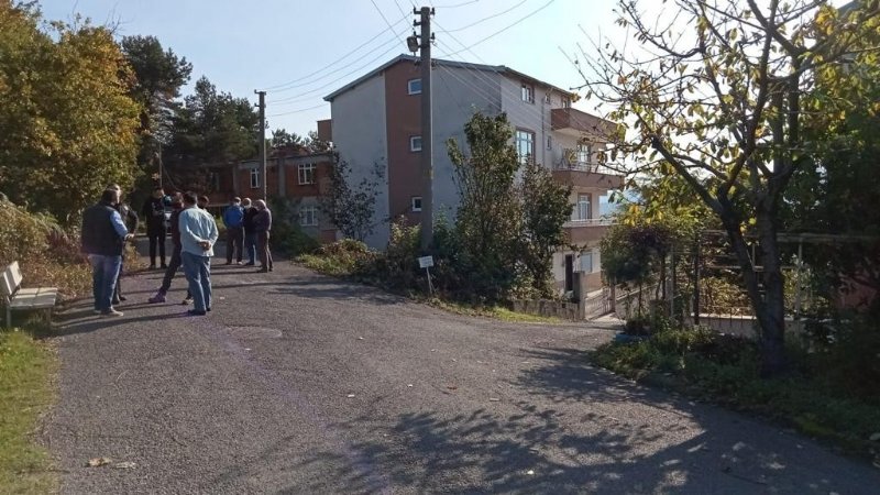 Baz istasyonu kurulmaması için kepçenin önünü kestiler - 3